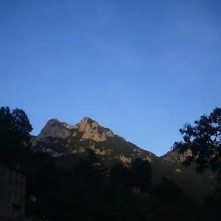 Pania Forata Vandrerhjem Stazzema